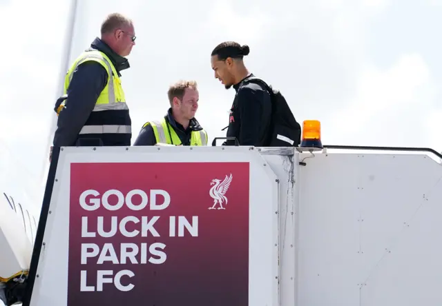 Virgi van Dijk boarding the plane