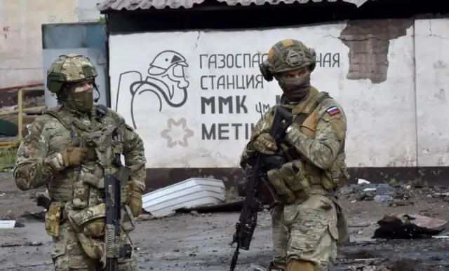 Russian troops in the devastated port city of Mariupol, 18 May 22