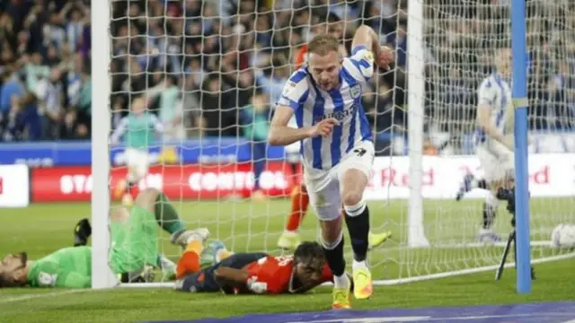 Jordan Rhodes celebrates