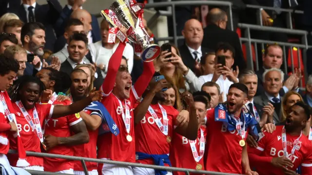 Forest trophy lift