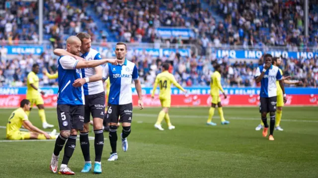 Alaves celebrate scoring against Villarreal