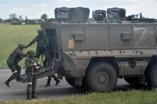 Russian servicemen are seen on a roadside in the Kherson region on 19 May