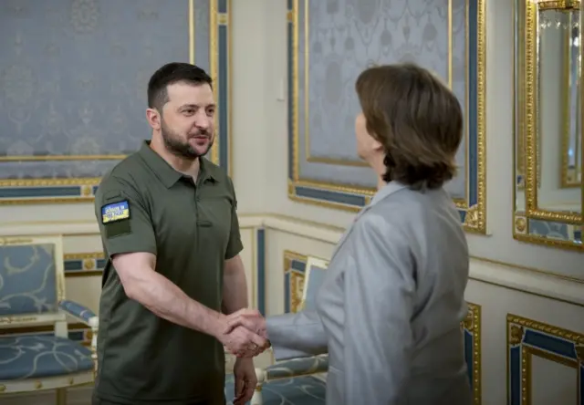 Ukrainian President Volodymyr Zelensky (L) and French Foreign Minister Catherine Colonna (R) attend their meeting in Kyiv, Ukraine, 30 May 2022.