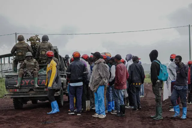 DR Congo soldiers head towards the front lines