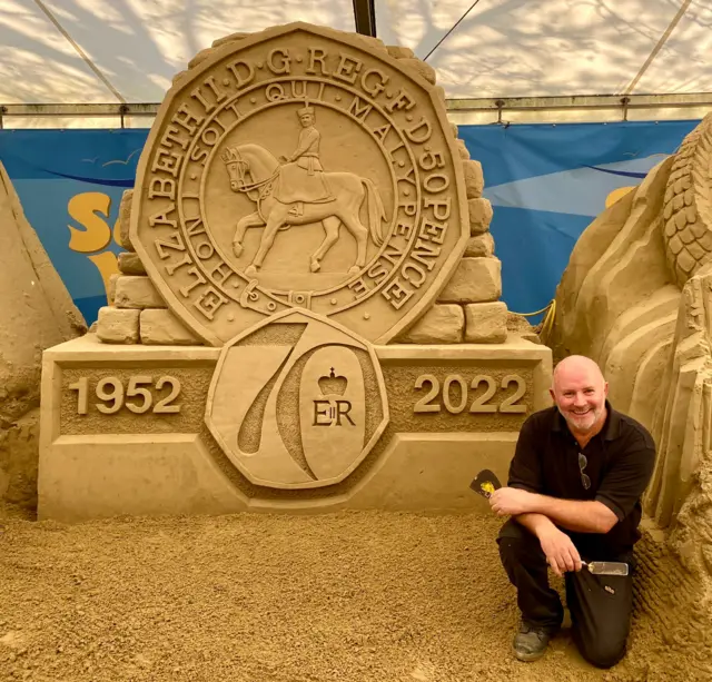 Queen sand sculpture