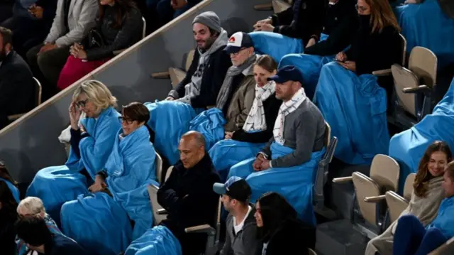 Blankets on people at Roland Garros