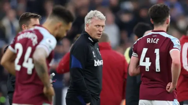 David Moyes (centre)