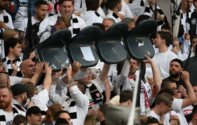 Frankfurt fans remove seats