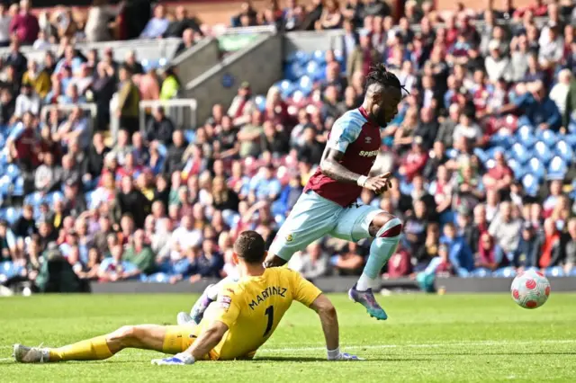 Maxwel Cornet, Burnley, Aston Villa