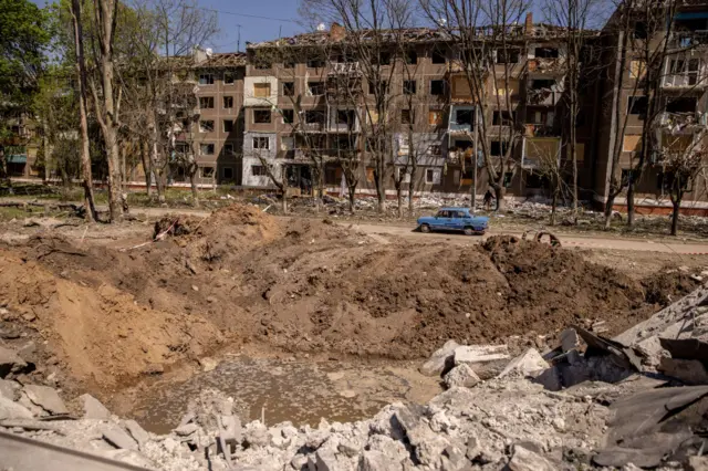 A crater in Kramatorsk, 6 May