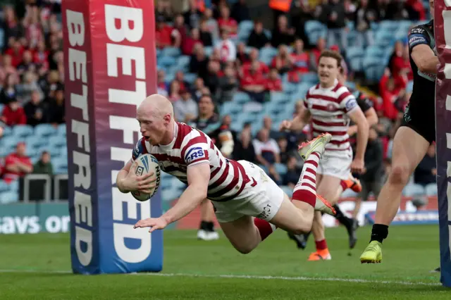 Liam Farrell scores for Wigan