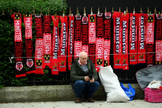 Scarf seller