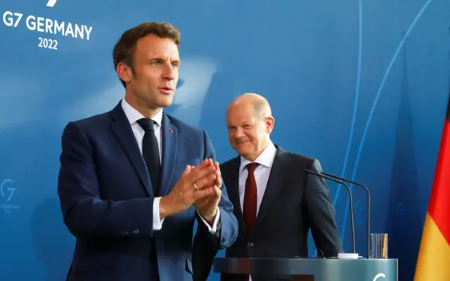 France's President Emmanuel Macron and Germany's Chancellor Olaz Scholz address a news conference