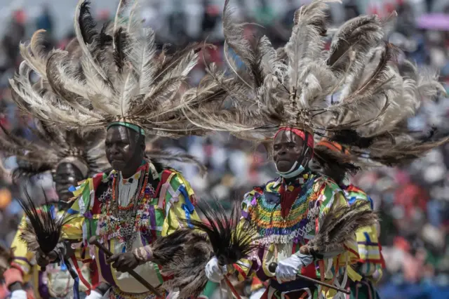 Kenyan dancers