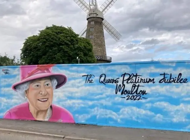 Picture of Queen Elizabeth II painted on a wall in Lincolnshire