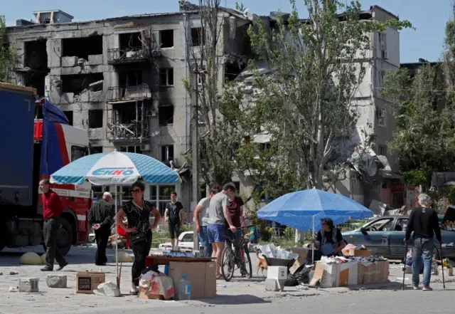 Street vendors selling food in Mariupol