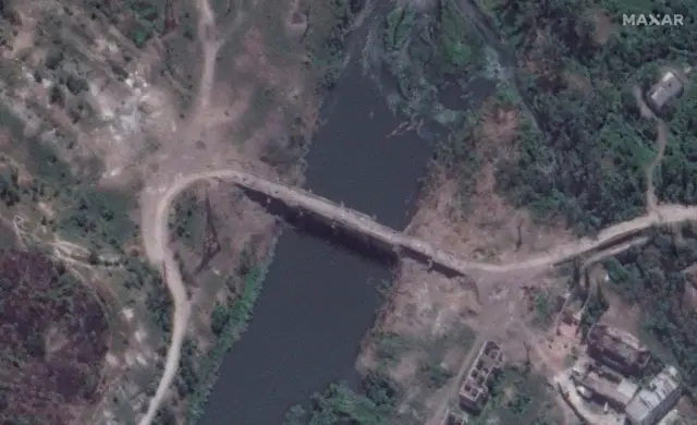 Yuvileynyy bridge in southeast Lysychansk