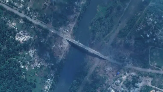 Proletarsky bridge, connecting northern Lysychansk to Severodonetsk