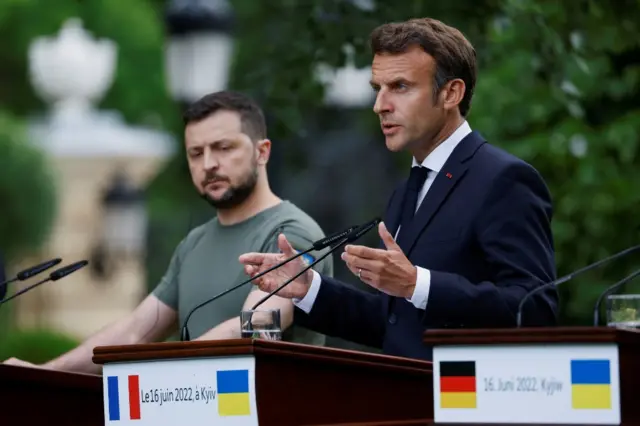 Volodymyr Zelensky and Emmanuel Macron