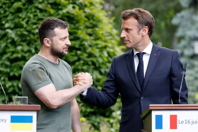Ukrainian President Volodymyr Zelensky and French Fresident Emmanuel Macron
