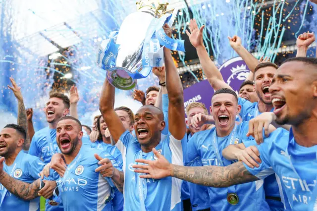 Fernandinho lifts the Premier League title for Man City