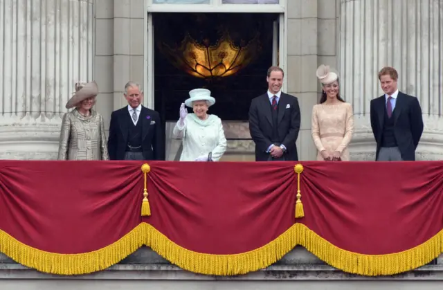 Queen Elizabeth II on the balcony at Buckingham Palace with her family during the Trooping of the Colour 2002. Official ceremony to celebrate the Queens birthday and her Golden Jubilee year. L-R Princess Eugenie, Prince Charles, Queen Elizabeth II, (behind Queen is) Prince Philip, Princess Anne, Tim Lawrence, Duchess of Wessex