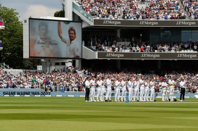 Players pay tribute to Shane Warne