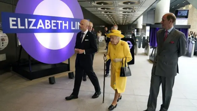 Queen Elizabeth visits the Elizabeth line at Paddington Station