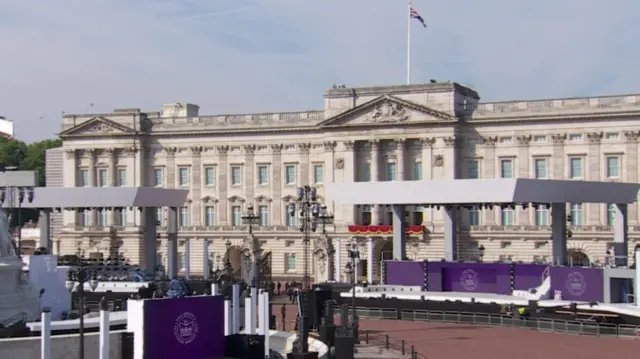 Buckingham Palace balcony