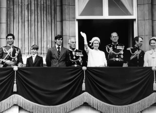 Queen Elizabeth II and Prince Philip, Duke of Edinburgh waving from the balcony of Buckingham Palace during celebrations for the Queen's Silver Jubilee, with other members of the British royal family. (Left to right); Charles, Prince of Wales, Prince Edward, Prince Andrew, (Louis, 1st Earl Mountbatten of Burma) (1900 - 1979) Captain Mark Phillips and Princess Anne