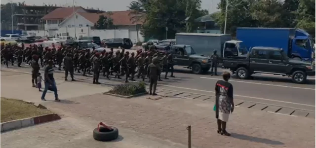 Soldiers on a street in Kinshasa