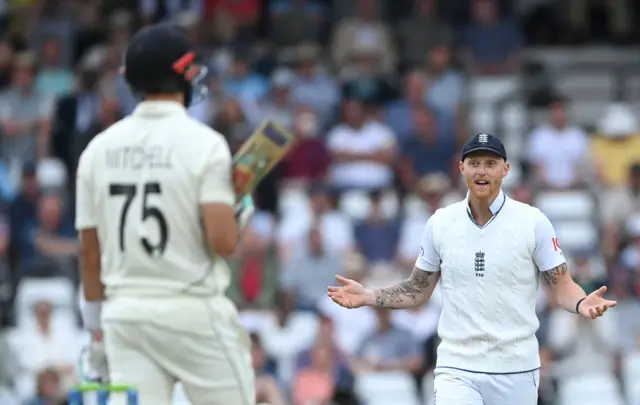 Ben Stokes decides against review a not out decision against Daryl Mitchell