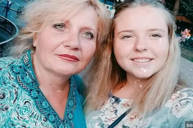 Dariya Kokhanovska (R) with her mother Larysa before the strike on the shopping centre