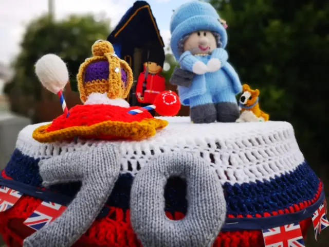 Woolly post box topper