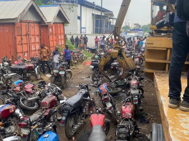 Machine crushing motorbikes