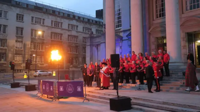 The City of Leeds Pipe Band and the Leeds Philharmonic Chorus performed in Leeds