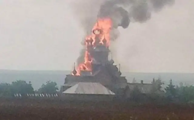 A huge fire at Ukraine's Sviatohirsk Lavra Monastery