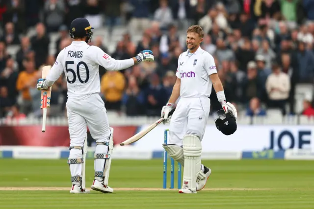 Joe Root and Ben Foakes