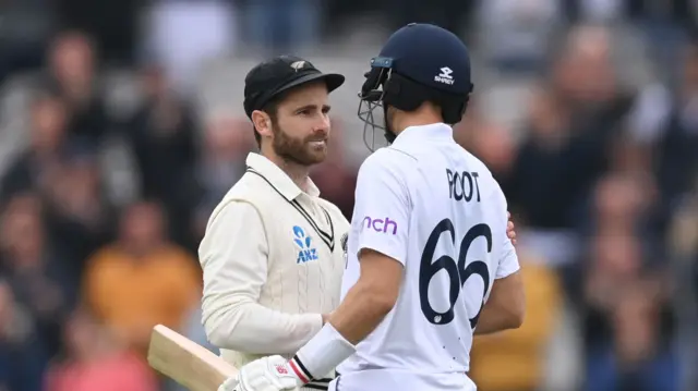 Kane Williamson and Joe Root