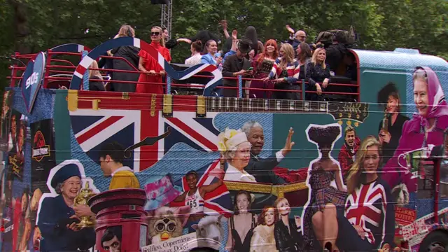 Brit-Pop-era bus drives along Mall