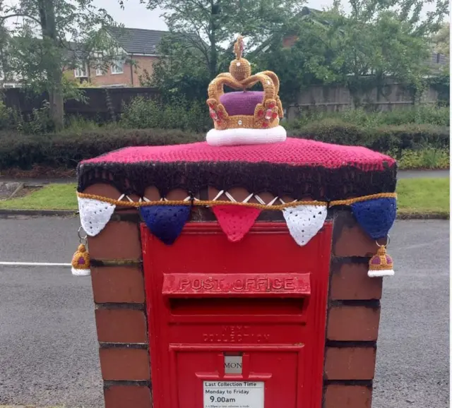 postbox topper