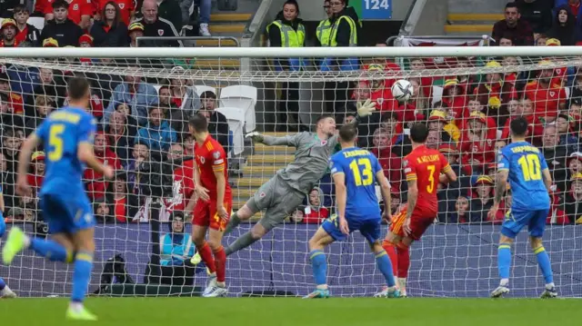 Wayne Hennessey save