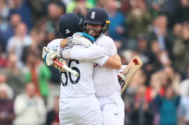 Joe Root and Ben Foakes