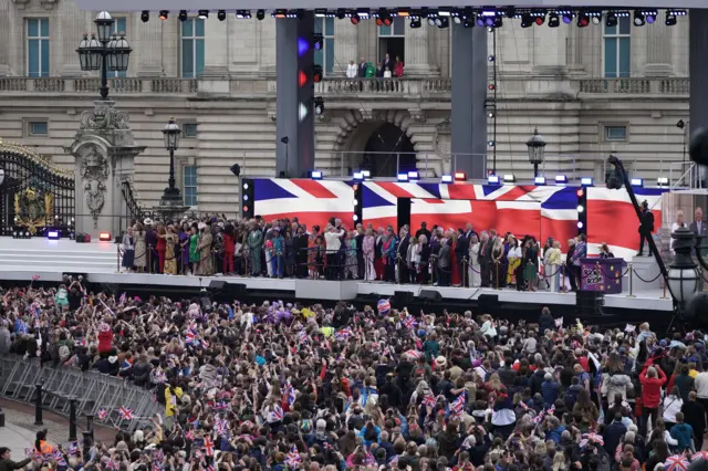 Crowds watch the royal family