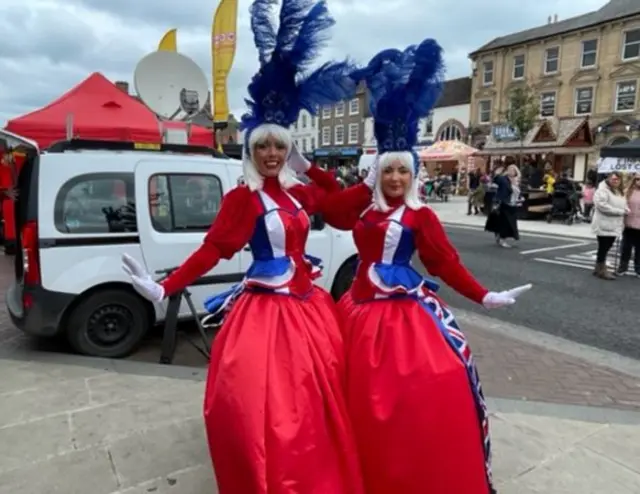 Women dressed as Jubilee princesses