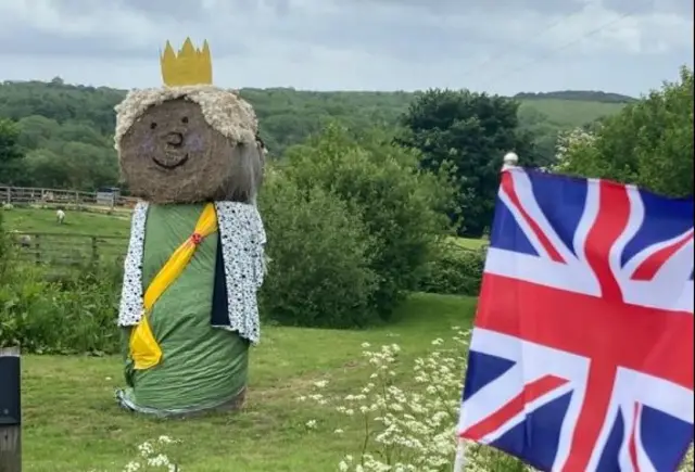 Hay bale dressed up as the Queen