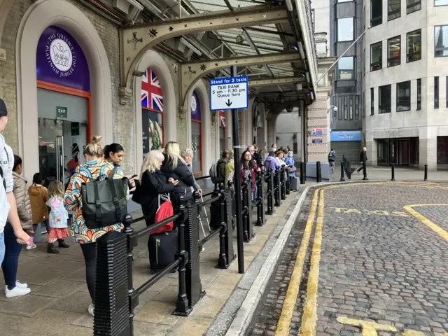 Taxi queue