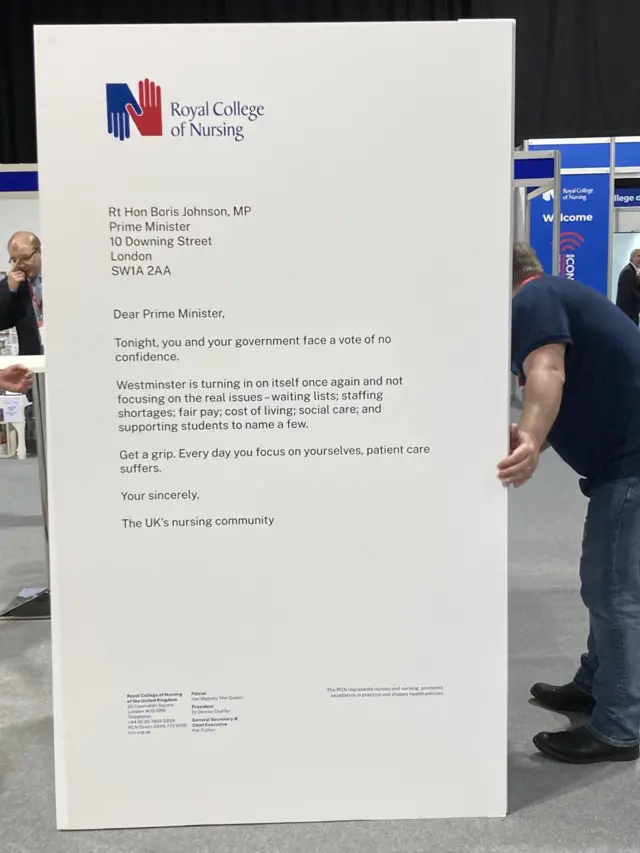 The Royal College of Nursing has unveiled a 7ft letter to the Prime Minister calling for him “to get a grip”