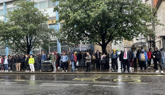 Bus queue