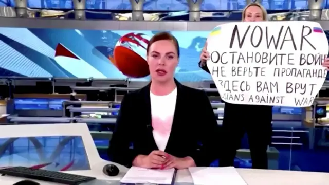 Marina Ovsyannikova interrupts a live news bulletin on Russia's state TV Channel One holding up a sign that says "NO WAR. Stop the war. Don't believe propaganda. They are lying to you here" on 14 March 2022